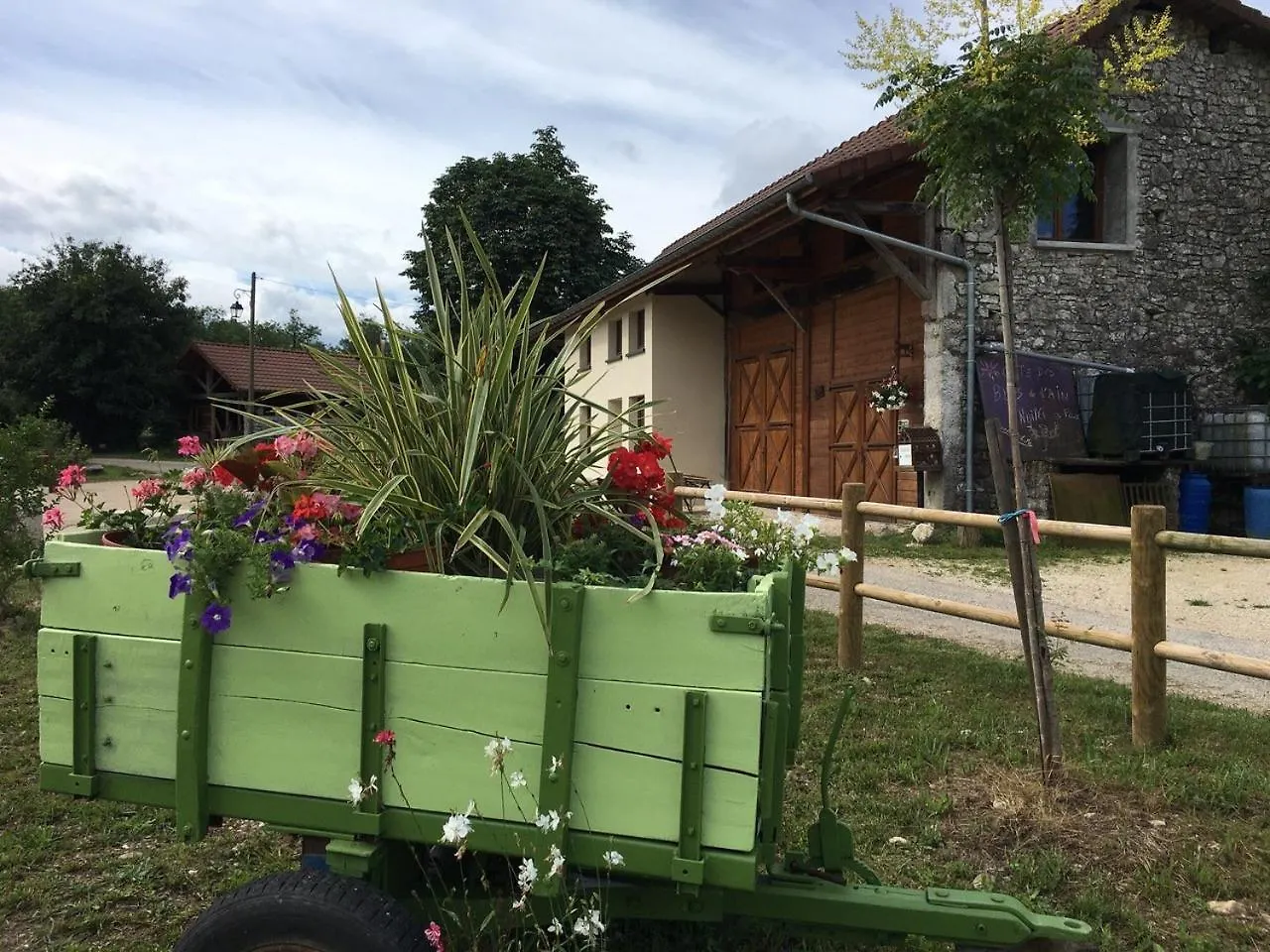 Apartment Gite Des Buis De L'Ain Groslee France